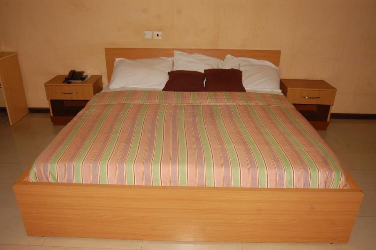 Dannic Hotels Енугу Екстер'єр фото
